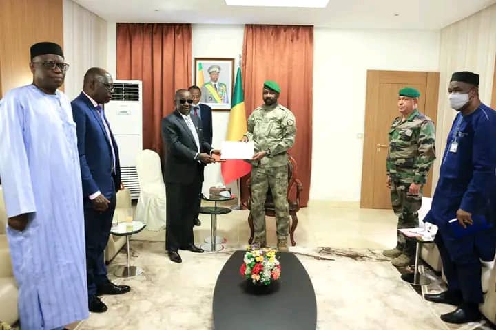 Le président de la transition reçoit le ministre des affaires étrangères du Ghana