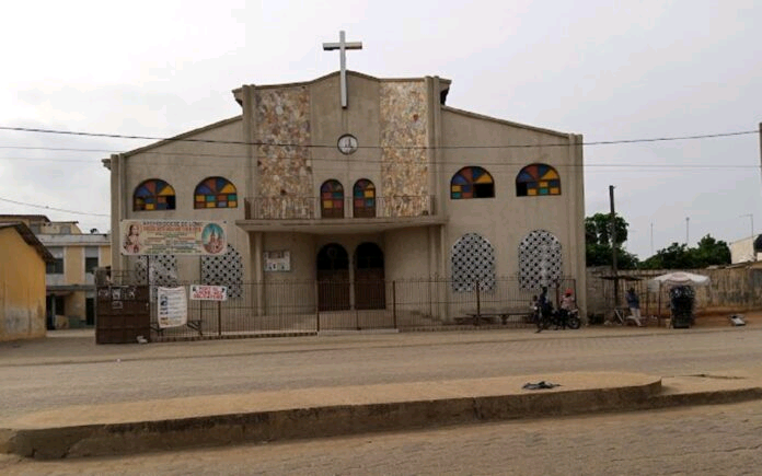 Togo : Un individu malintentionné se plaît à déféquer dans cette église catholique