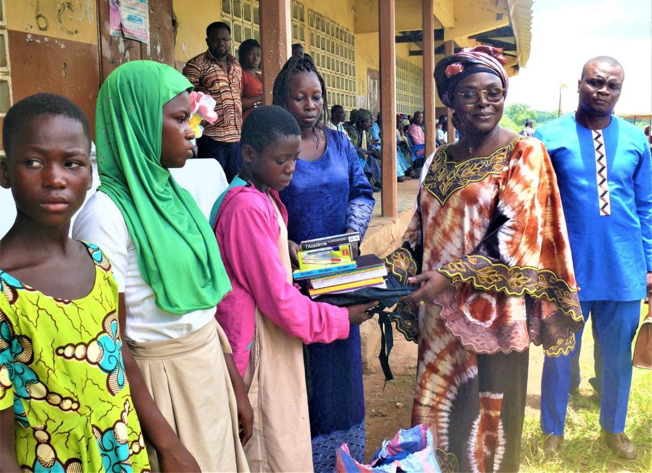 Togo : La ministre Kossiwa Zinssou-Klassou lance l’opération rentrée solidaire à Tindjassé